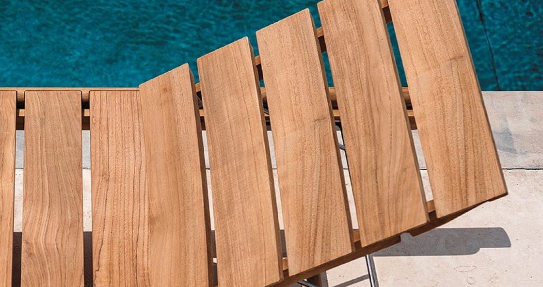 Carousel image pool chair