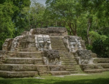 Mayan temple ruins